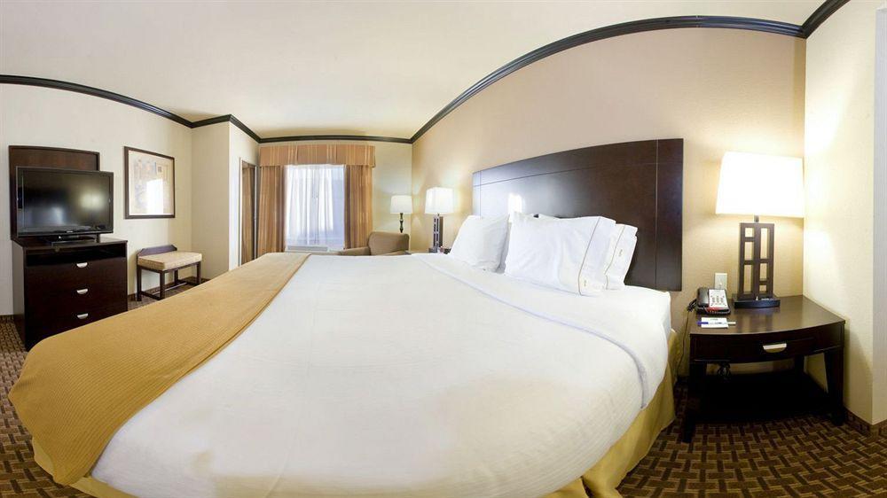 Express & By Ihg 3*